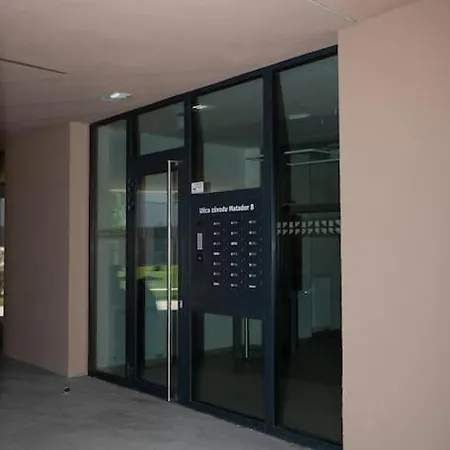 Stylish Apartment, Free Parking And Wifi Apartament